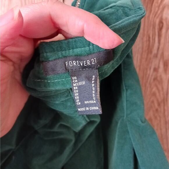 Forever 21 Green Velvet Box Pleat Mini Skirt Size Small - Picture 7 of 8